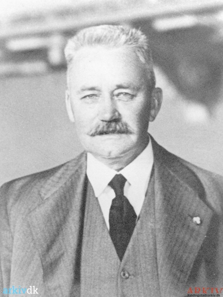 Fil:B50316 - j c e Sørensen - ca 1925.jpg