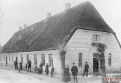 Vejstrup Skole. Billedet er fra omkring 1880 og har tidligere været brugt i Koldingbogen fra 1995. Fotograf: Ukendt
